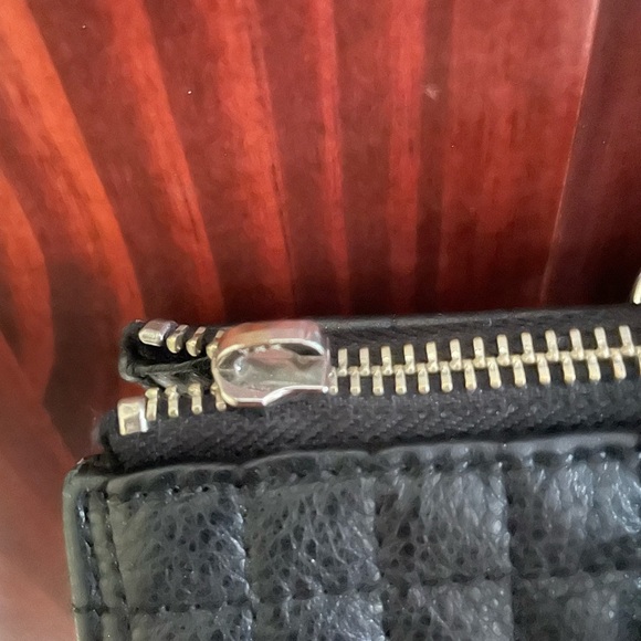 Calvin Klein Quilted Handbag. Lots of Compartments. - Picture 3 of 15